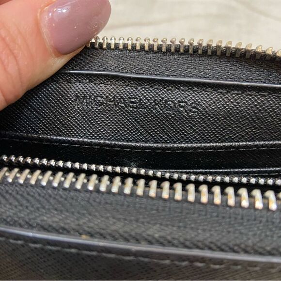 Michael Kors Black Leather Jet Set Travel Zip Around Wallet - Picture 5 of 14